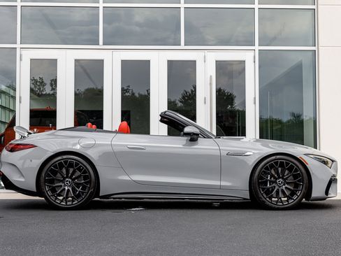 Used 2024 Mercedes-Benz SL 63 AMG 4MATIC image 23
