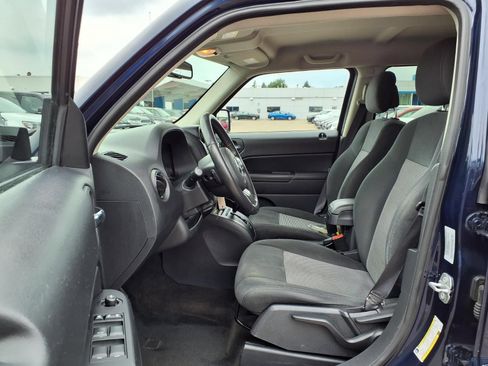 Used 2017 Jeep Patriot Latitude AWD/4WD image 17