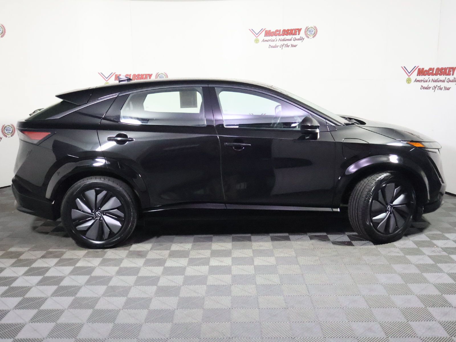 Used 2023 Nissan Ariya AWD image 3
