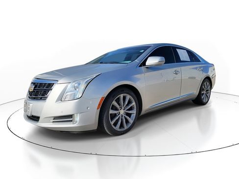 Used 2017 Cadillac XTS Luxury FWD image 2
