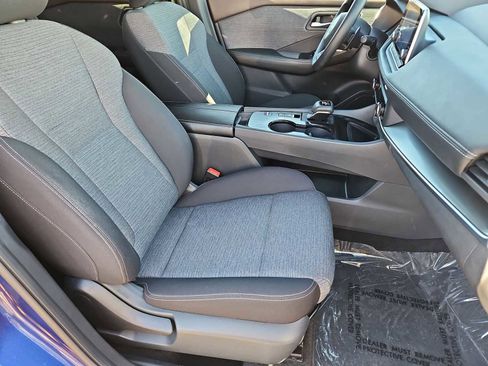 Used 2023 Nissan Rogue SV image 37