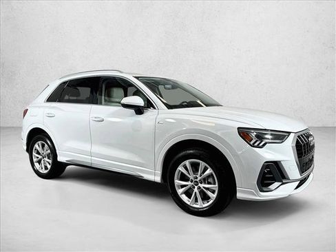 Used 2025 Audi Q3 2.0T Premium w/ Convenience Package AWD/4WD image 3