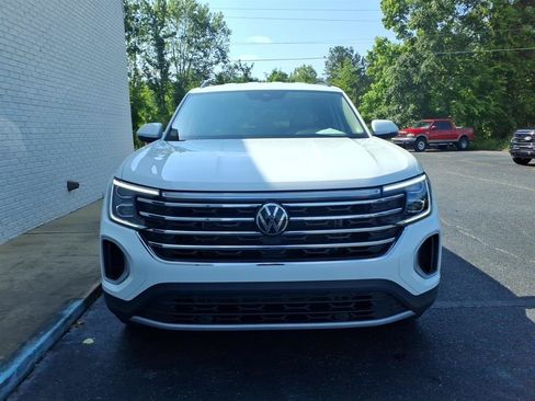 Used 2025 Volkswagen Atlas SE AWD/4WD image 2