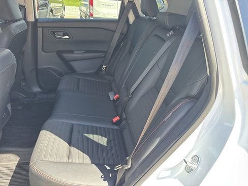 Used 2025 Nissan Rogue SV AWD/4WD image 17