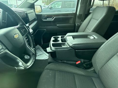 Used 2022 Chevrolet Silverado 1500 LT AWD/4WD image 7