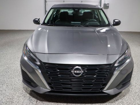 Used 2024 Nissan Altima 2.5 SV image 4