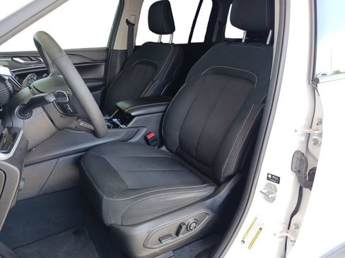 Used 2023 Jeep Grand Cherokee Laredo RWD image 27