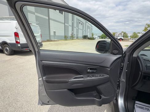 Used 2021 Mitsubishi Outlander Sport ES FWD image 9