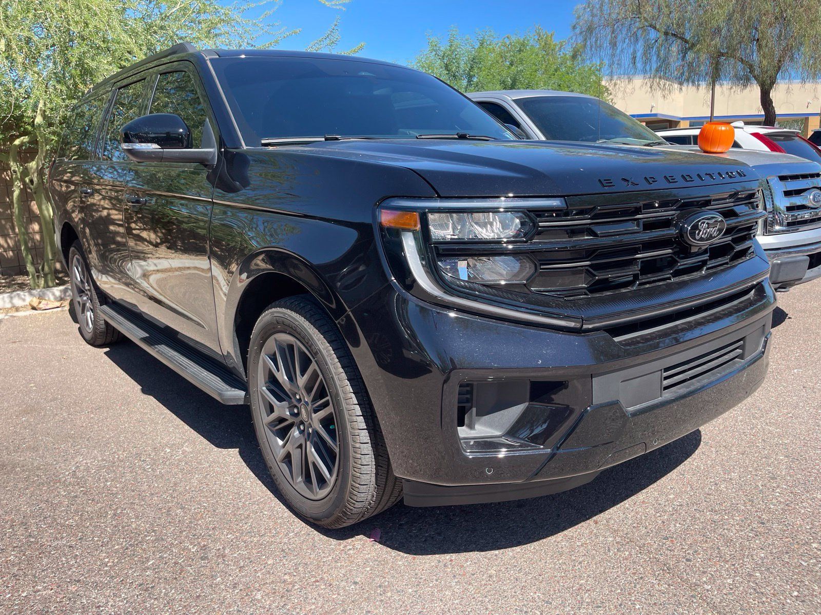 Used 2026 Ford Expedition Max Platinum w/ Stealth Appearance Package AWD/4WD image 3