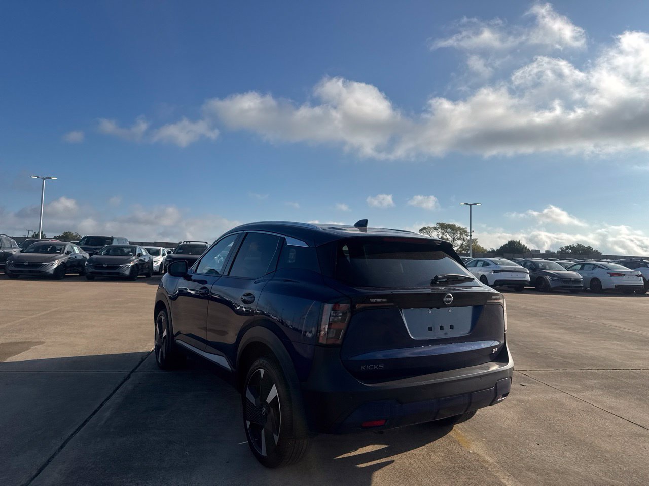 Certified 2025 Nissan Kicks SR FWD image 18