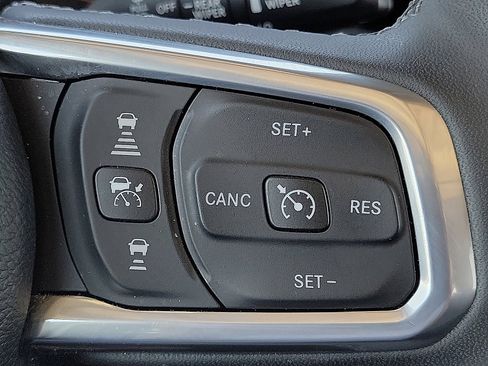 Used 2025 Jeep Wrangler Unlimited Sahara AWD/4WD image 16