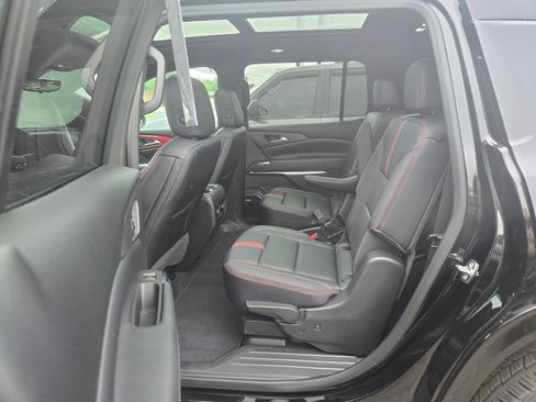 Used 2025 Chevrolet Traverse RS w/ LPO, Floor Liner Package FWD image 8