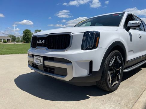 Used 2024 Kia Telluride EX w/ EX Captain's Chair Package AWD/4WD image 16