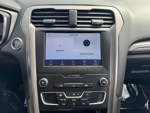 Used 2020 Ford Fusion SE FWD image 17
