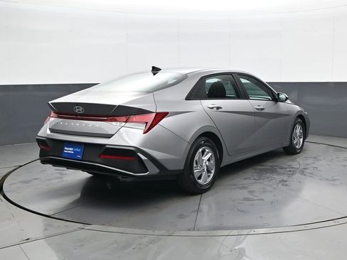 Certified 2024 Hyundai Elantra SE image 5