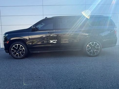 Used 2022 Chevrolet Suburban RST w/ Luxury Package AWD/4WD image 2