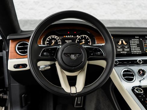 Used 2023 Bentley Continental GT Azure image 31