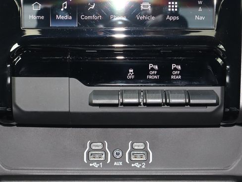 Used 2025 RAM 1500 Big Horn AWD/4WD image 24