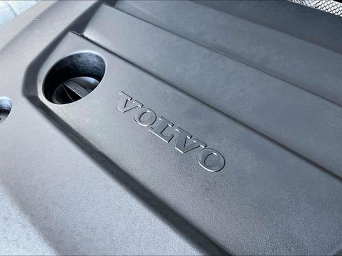 Certified 2025 Volvo XC40 B5 Plus AWD/4WD image 43