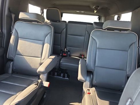 Used 2023 Chevrolet Suburban Premier AWD/4WD image 13