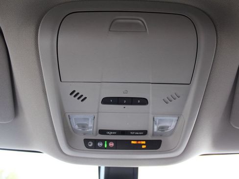Used 2019 Buick Enclave Essence FWD image 32
