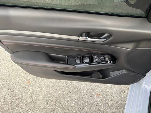 Used 2023 Nissan Altima 2.5 SR w/ SR Premium Package image 18