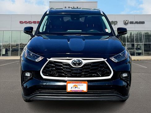 Used 2024 Toyota Highlander XLE image 6