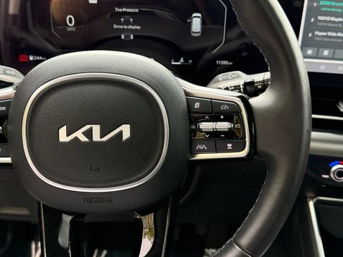 Used 2025 Kia Carnival SX Prestige FWD image 19