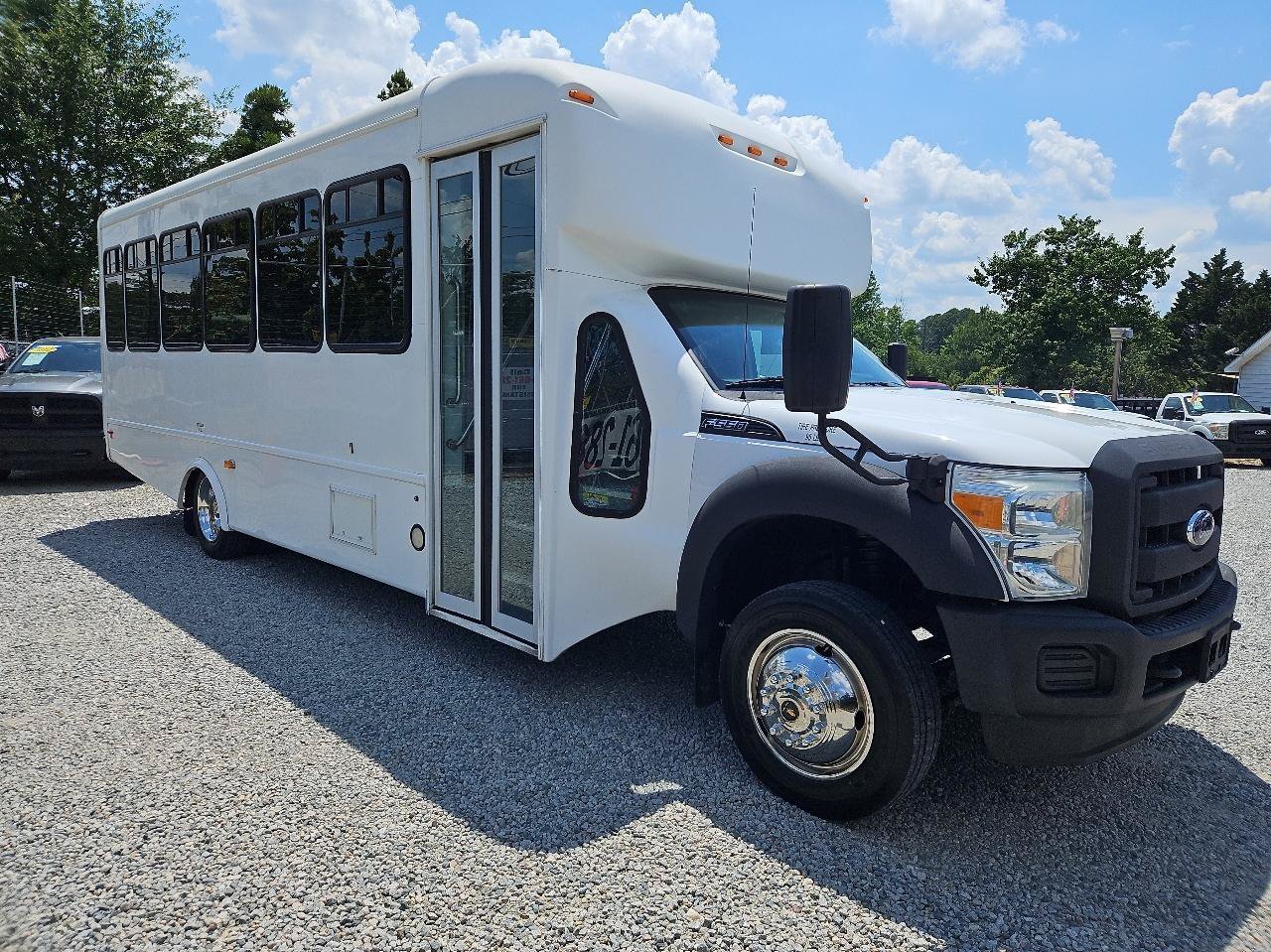 Used 2016 Ford F550 2WD Regular Cab Super Duty image 7