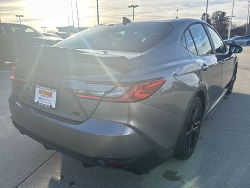 Used 2025 Toyota Camry SE image 4