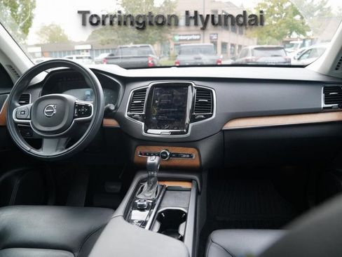 Used 2022 Volvo XC90 T6 Momentum w/ Advanced Package image 9