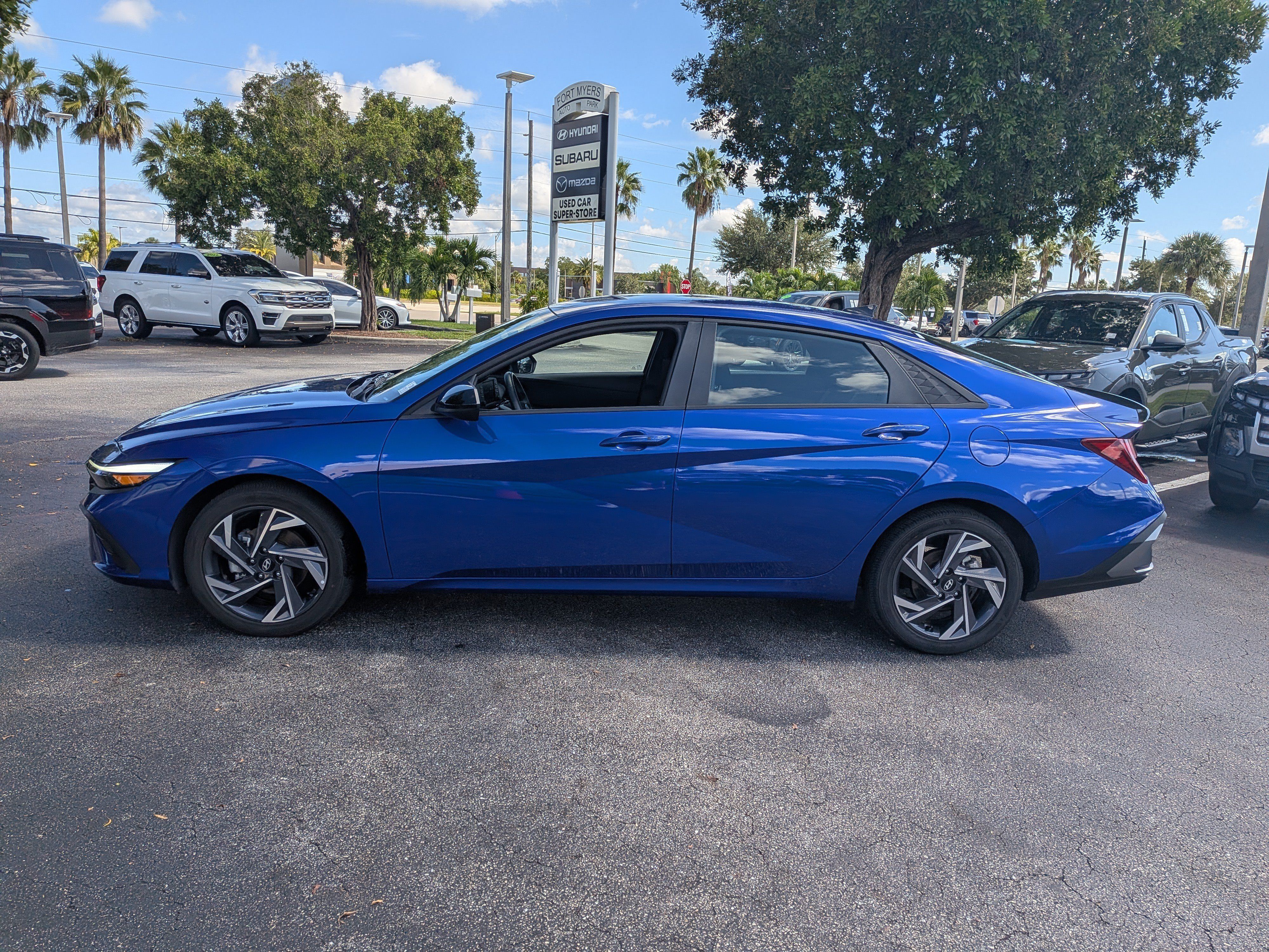 Used 2025 Hyundai Elantra Sport FWD image 7