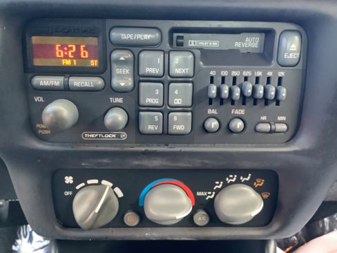 Used 1994 Pontiac Grand Prix SE image 18