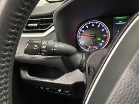 Used 2021 Toyota RAV4 XLE Premium image 25