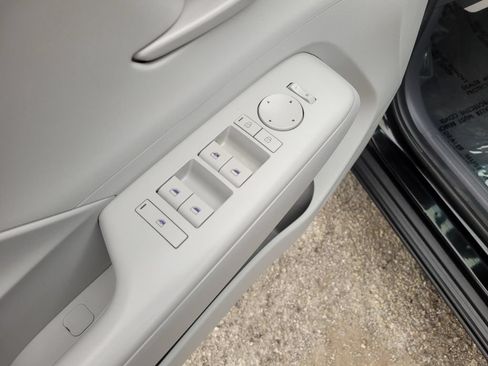 Used 2025 Hyundai Kona SEL FWD image 18