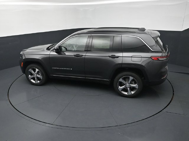 New 2026 Jeep Grand Cherokee Limited w/ Trailer Tow Package AWD/4WD image 15