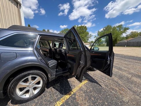 Used 2014 Subaru Outback 2.5i Limited AWD/4WD image 9