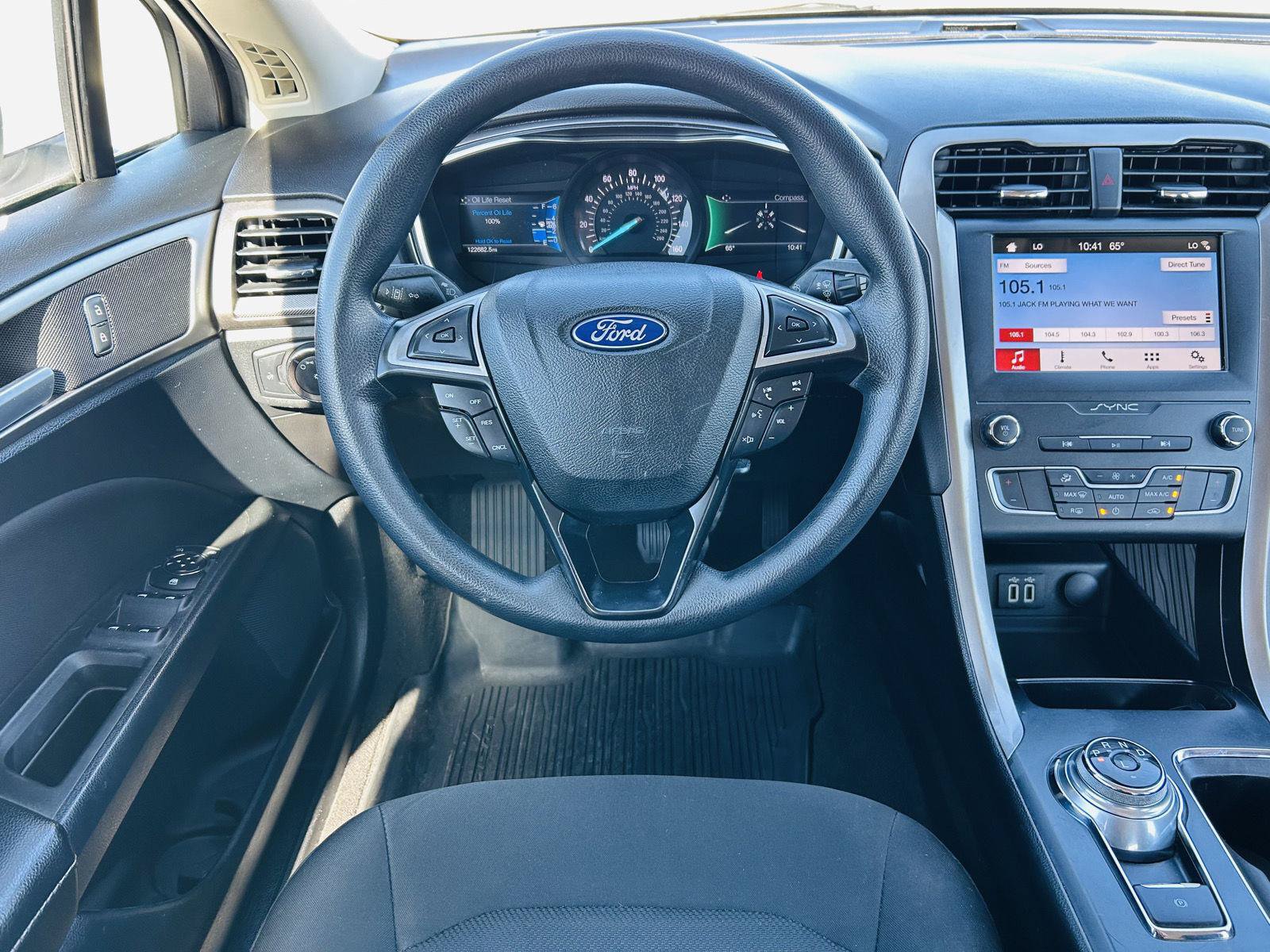 Used 2019 Ford Fusion SE FWD image 11