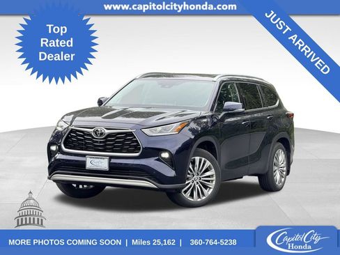 Used 2024 Toyota Highlander Platinum AWD/4WD image 1