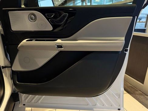 New 2026 Lincoln Aviator Reserve image 16