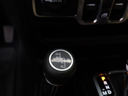 Used 2019 Jeep Wrangler Unlimited Sahara image 12