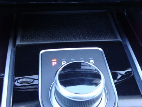 Used 2017 Jaguar XF Premium image 27