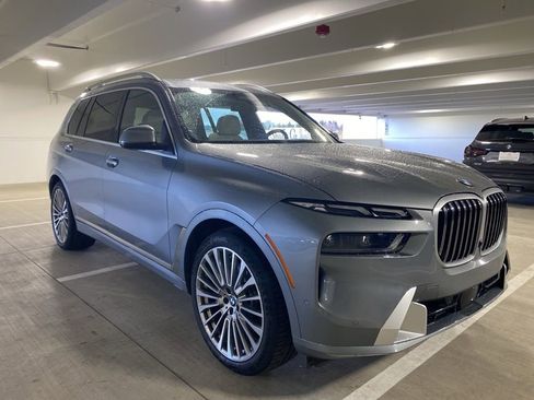 Used 2023 BMW X7 xDrive40i w/ Premium Package image 7