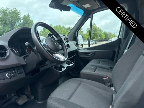 Used 2025 Mercedes-Benz Sprinter 2500 image 9