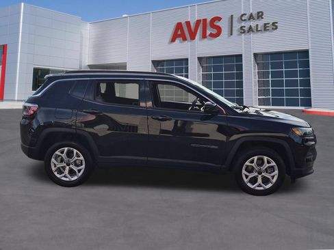 Used 2025 Jeep Compass Latitude AWD/4WD image 5
