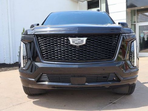 Used 2025 Cadillac Escalade Sport Platinum w/ LPO, ONYX Package AWD/4WD image 3