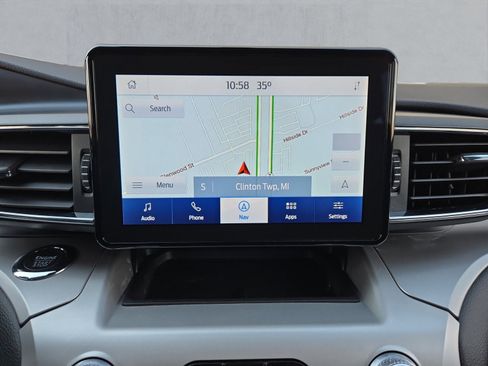 Used 2022 Ford Explorer XLT w/ Equipment Group 202A image 18