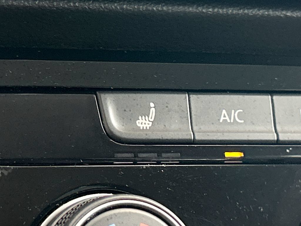 Certified 2023 Volkswagen Taos SE FWD image 25