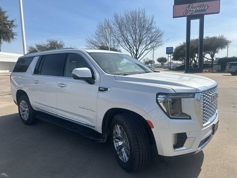 Used 2021 GMC Yukon XL Denali image 3