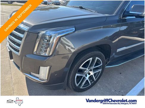 Used 2020 Cadillac Escalade Luxury RWD image 2